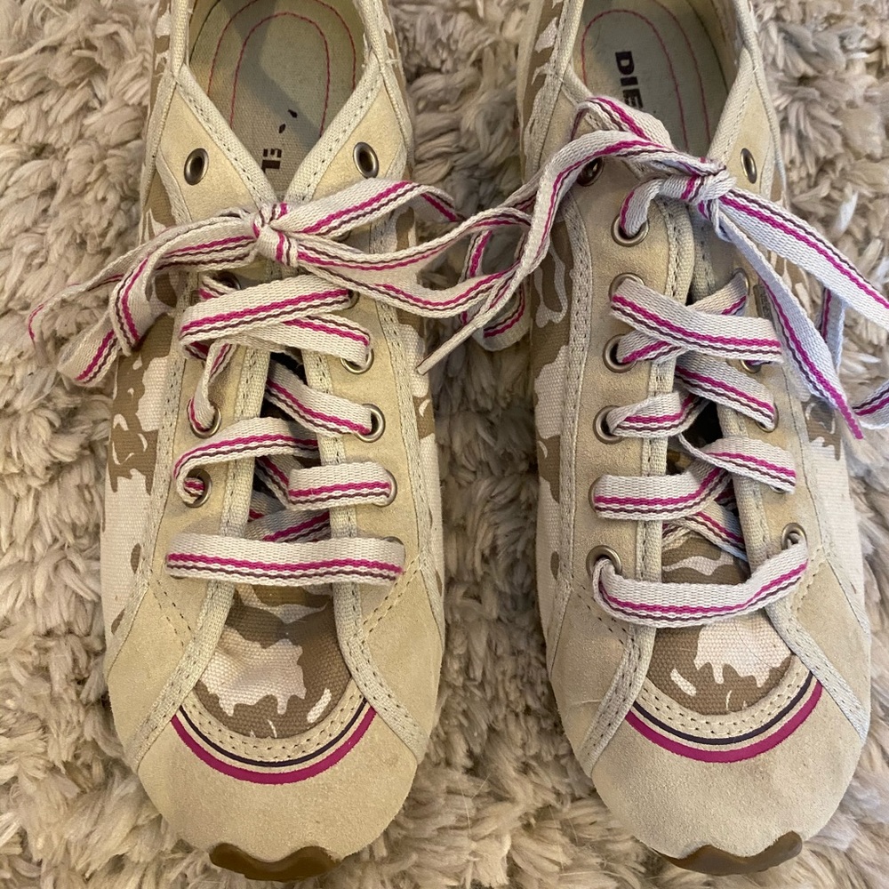 Diesel camp style tennis shoes